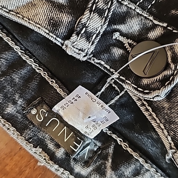 NWT Venus Floral Embroidered Jeans and NWOT Floral Embroidered Jeans - Picture 8 of 9